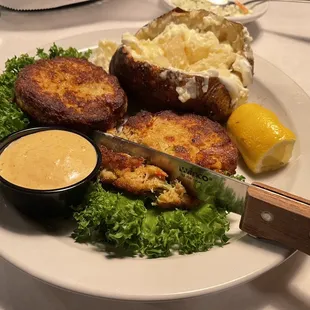 Crab cakes dinner