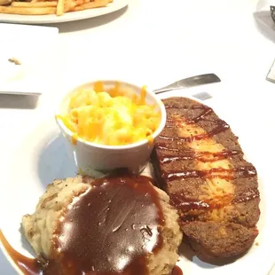Mac and Cheese Stuffed Meatloaf