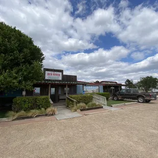 a pickup truck parked in front of the restaurant