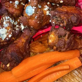 BAR WINGS 'N' YUKON CHIPS