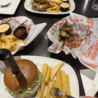 RED'S CHEESE BURGER