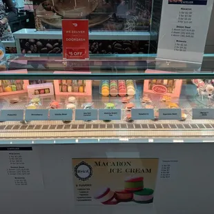 Macaroons many flavors &amp; cake pops!  Delicious!