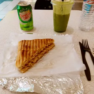 Chicken Chipolte Panini &amp; a Greens &amp; fruits smoothie! With a Canada Dry ginger ale