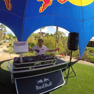 DJ EarwaxXx djn live on Hole 1!