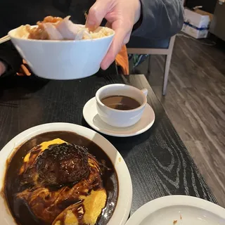 Fluffy Omu Rice w/Hamburg steak