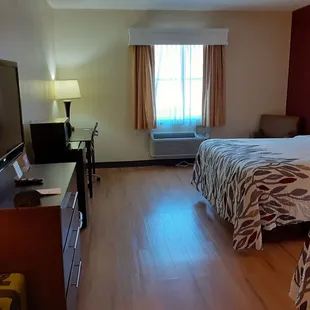Nice, big room!!