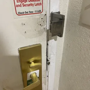 Door can be yanked open