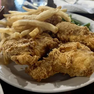 4 piece fried Chicken and fries