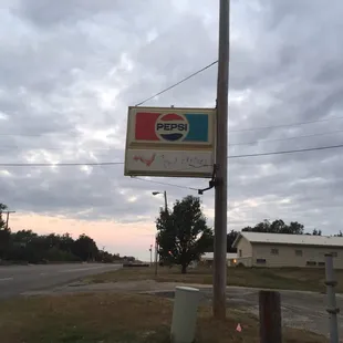 Faded sign makes it hard to find but its on the west side of Mankato just east of the Dreamliner Motel