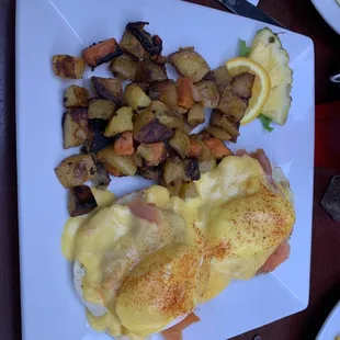 Eggs Benedict with salmon