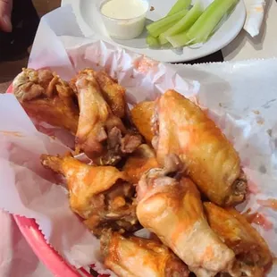 Hot wings and it had no sauce, asked for sauce and the server flipped and said we pay for sauce or she has to take it out of her tip jar.