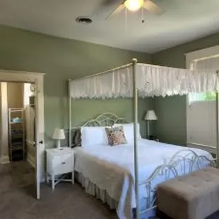 Magnolia Room
Our second floor Magnolia room is complemented with a king bed, decorative fireplace, and private bath.