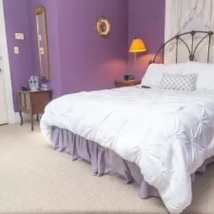 Violet Room
Our second floor Violet room is complemented with a queen bed and private bath.