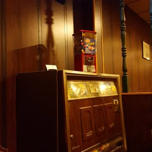 Old vending machine... (hopefully it's just for show)