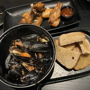 Mussels and chicken wings