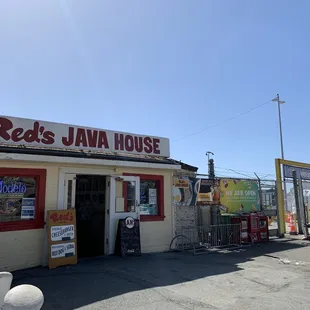 Red Java's is right next to a COVID-19 testing center. The entrance of the COVID-19 testing center  is located to the right of Red Java's.