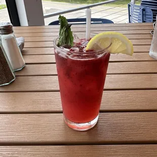 Red&apos;s Lakehouse lemonade