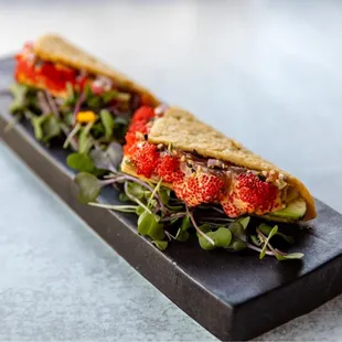 Crispy tuna toco