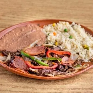 PLATILLO RED SALSA
Beef Fajita, sausage, grill onions and peppers,
Served with a side of rice, refried beans and tortillas