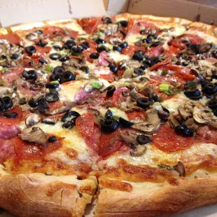 San Jose Delicious (substituted mushrooms and salami instead of ham and ground beef)