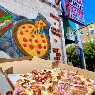 COVID-19 Takeout: 1/2 Sussex w/ lamb gyro+red onions &amp; 1/2 Ray's Delight w/ bbq chicken+bacon | Medium - $20.60 (requested thin crust)