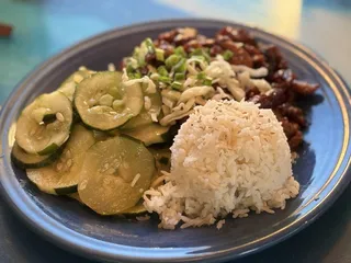 Mama Kwan's Tiki Bar & Grill