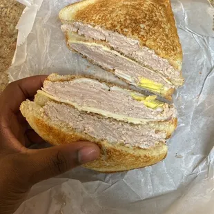This sandwich so delicious. Very tasty.