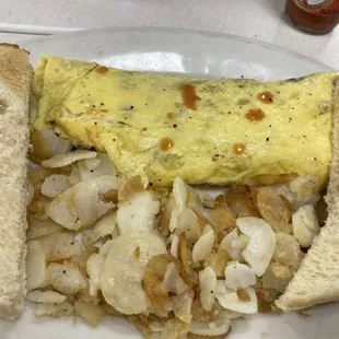 The Cincy Nation Omelette w/ Hot Sauce