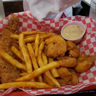 2 pc fish &amp; 6 shrimp w/fries....fresh...hot &amp; delicious!