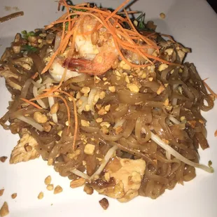 a plate of food with shrimp and noodles