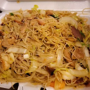 Singapore Chow Fun: really good fine noodles and not too greasy