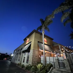 the outside of a restaurant at night