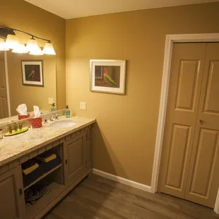 Sierra Bungalow Bathroom
