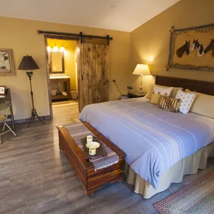 Ranch Bungalow with King Bed