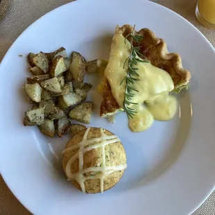 Quiche with amazing rosemary potatoes and delicious poppy seed muffin!!