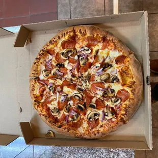 Pepperoni with mushrooms and onions (my daughter&apos;s fave)