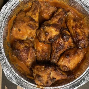 &quot;La Nova Spicy Wings&quot; - lots of spicy sauce to dip your pizza in!