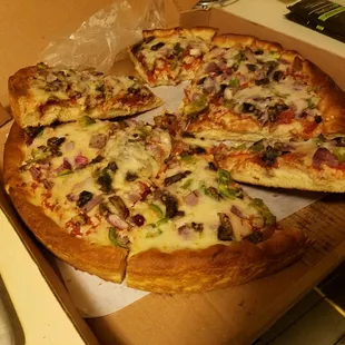 Don't be fooled from the picture - it's a 90% dough "Chicago Style" pizza :-(