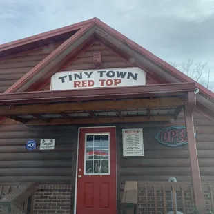 Tiny town red too bbq