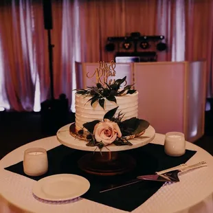 Red Velvet made our cake and cup cakes for our wedding. They looked gorgeous and tasted delicious.