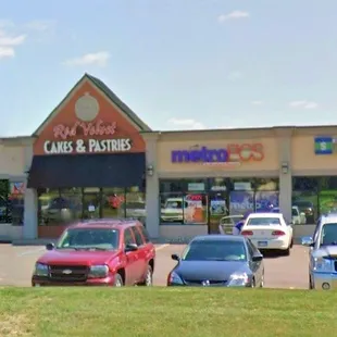 Red Velvet Cakes &amp; Pastries few paces away from Clinton Township dentist Michael J Aiello, DDS