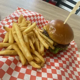 Quarter pound burger w/cheddar cheese