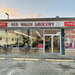 the outside of a grocery store