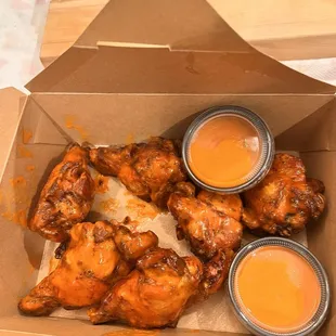 fried chicken wings, chicken wings and fried chicken, bbq wings, chicken wings, food, chicken, poultry, fried chicken, bbq chicken