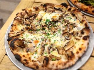 Pizzeria Lola