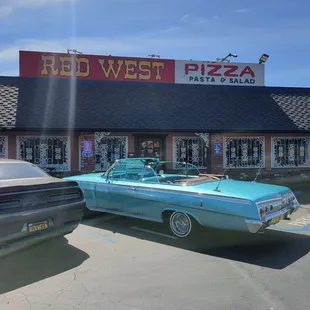 Classic cars with classic pizza