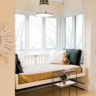 The Overlook - A twin bed in the city view alcove