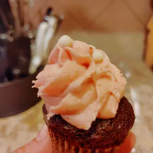 Strawberry Cream Frosting SOOOOOO GOOD