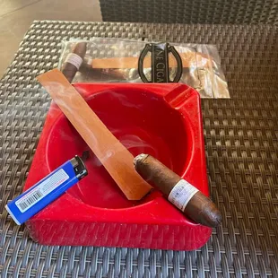 Smoking lounge