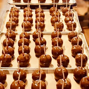 How do you like them apples? With nuts, without, or with nuts, caramel and chocolate?